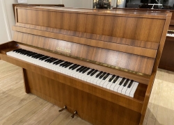 Blüthner Klavier, 112cm in Nussbaum