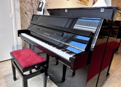 yamaha piano zwart hoogglans sil 6